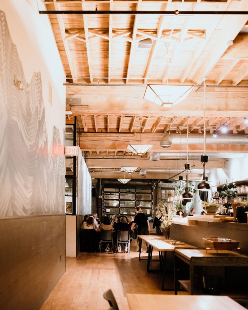 Warmes Restaurant-Interieur der Passage-Stube