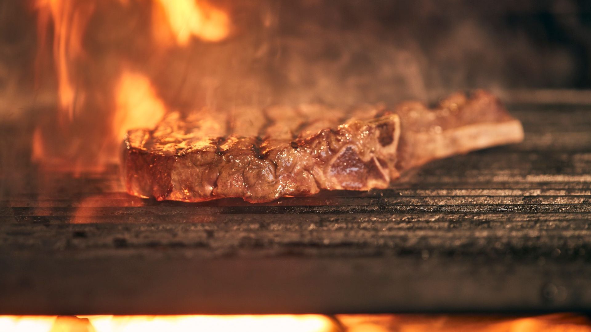 Feinstes Steak vom offenen Grill